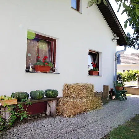 Holiday Haus Wagram Holiday home Eckartsau